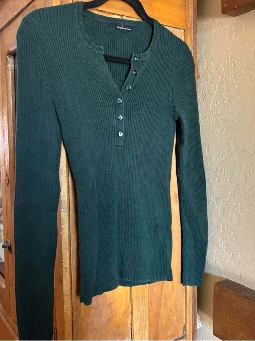 Y2K Moda International Ribbed Long-Sleeve Henley Button Top • Size Small